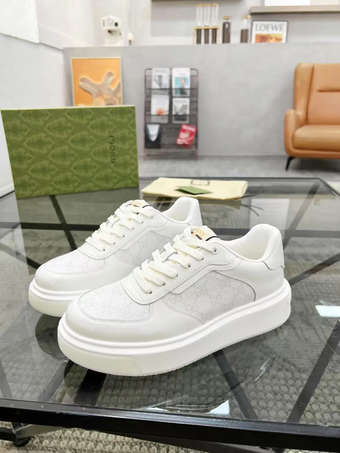 P440 new men's shoes GUCCI [Lightning] latest shoes are shipped. Original quality, fashionable, special materials, sheepskin lining, new packaging. The foot feels super comfortable and the workmanship is impeccable. Size: 38-45